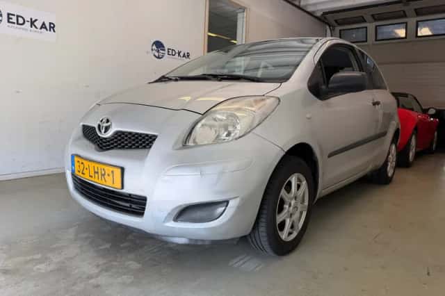 Toyota Yaris (2010) thumbnail 1