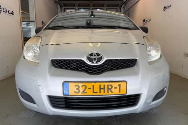 Toyota Yaris (2010) thumbnail 4