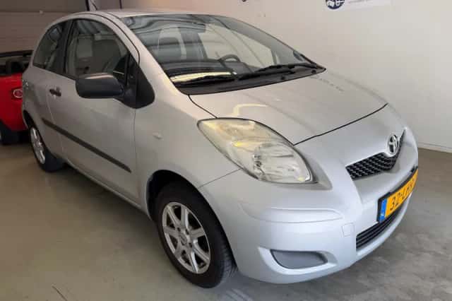 Toyota Yaris (2010) thumbnail 5