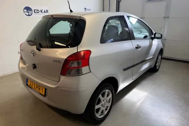 Toyota Yaris (2010) thumbnail 6