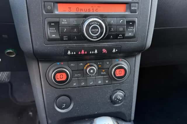 Nissan QASHQAI+2 (2009) thumbnail 3