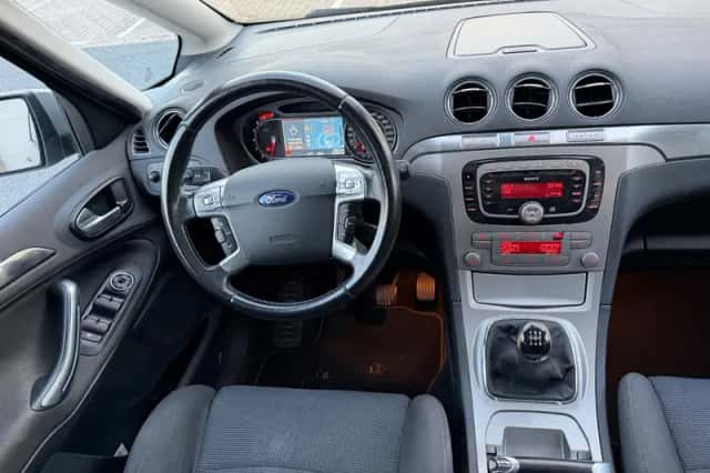 Ford S-Max (2008) thumbnail 2