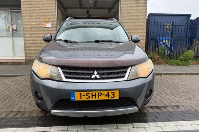Mitsubishi Outlander (2010) thumbnail 6