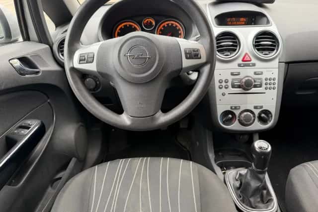 Opel Corsa (2008) thumbnail 2