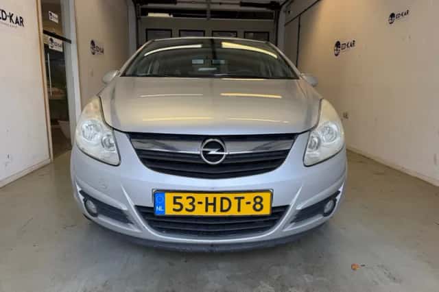 Opel Corsa (2008) thumbnail 4