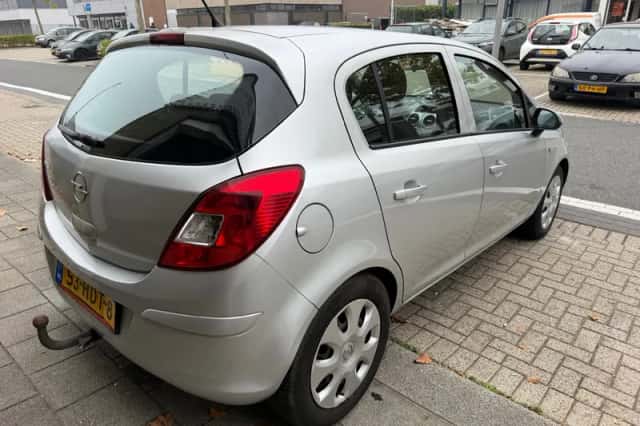 Opel Corsa (2008) thumbnail 6