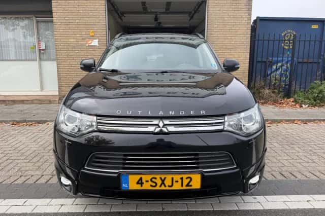 Mitsubishi Outlander (2013) thumbnail 4