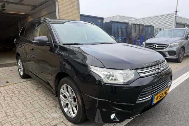 Mitsubishi Outlander (2013) thumbnail 5