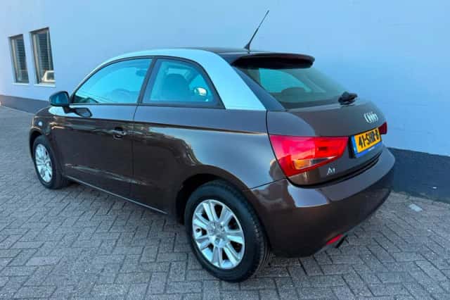Audi A1 (2011) thumbnail 3