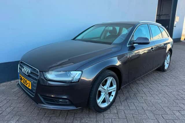 Audi A4 (2015) thumbnail 1