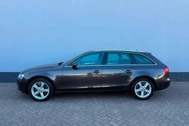Audi A4 (2015) thumbnail 2