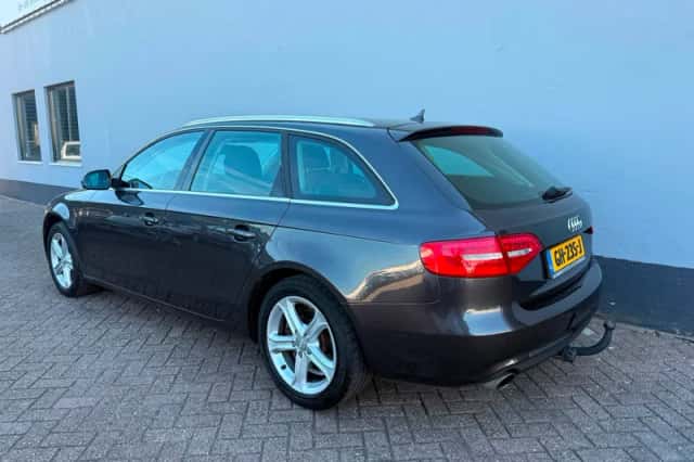 Audi A4 (2015) thumbnail 3
