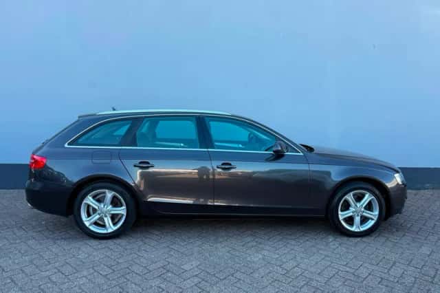 Audi A4 (2015) thumbnail 5