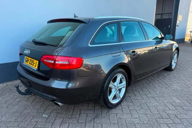 Audi A4 (2015) thumbnail 6