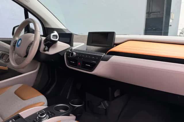 BMW i3 (2015) thumbnail 1