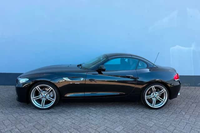BMW Z4 (2015) thumbnail 2