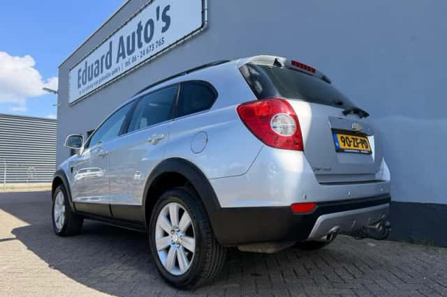Chevrolet Captiva (2008) thumbnail 3