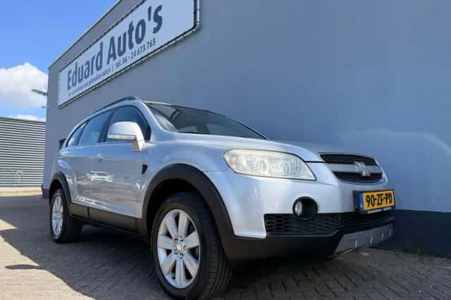 Chevrolet Captiva (2008) thumbnail 4