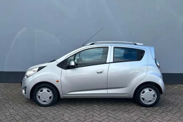 Chevrolet Spark (2011) thumbnail 2