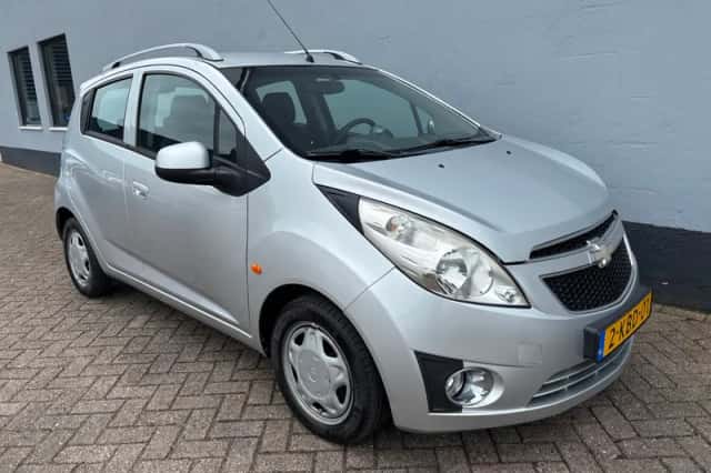 Chevrolet Spark (2011) thumbnail 4