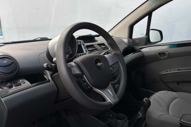Chevrolet Spark (2011) thumbnail 9