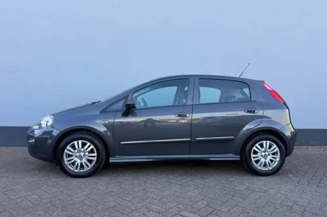 Fiat Punto (2015) thumbnail 2