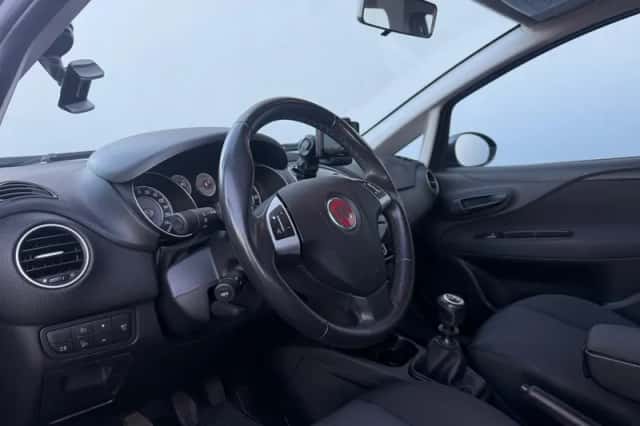Fiat Punto (2015) thumbnail 9