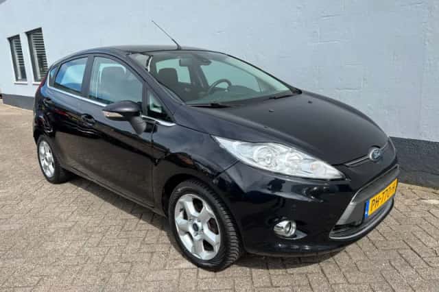 Ford Fiesta (2011) thumbnail 4
