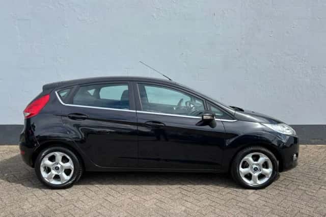 Ford Fiesta (2011) thumbnail 5