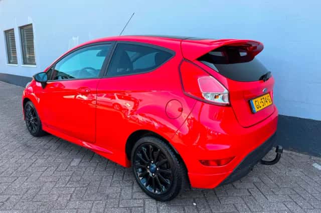 Ford Fiesta (2015) thumbnail 4