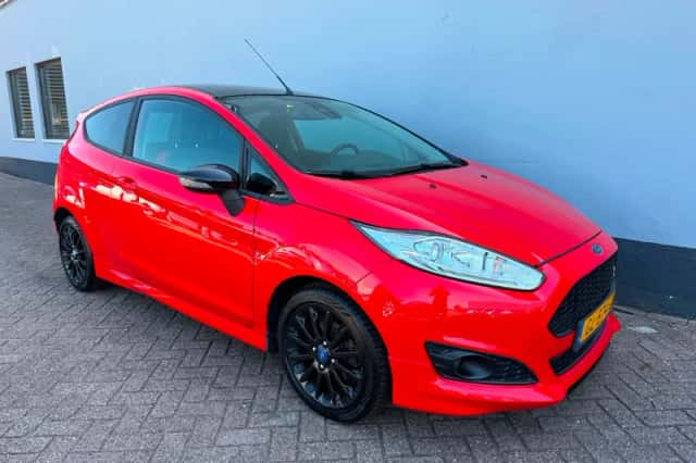 Ford Fiesta (2015) thumbnail 4