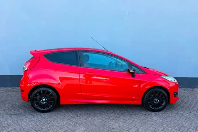Ford Fiesta (2015) thumbnail 5