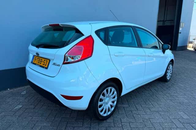 Ford Fiesta (2014) thumbnail 6