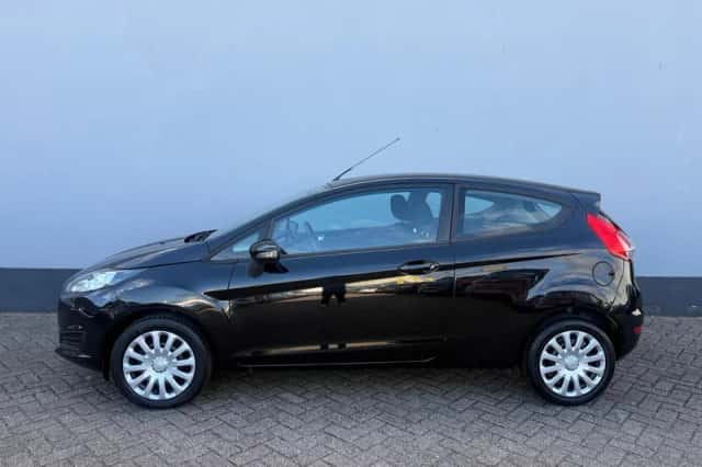 Ford Fiesta (2013) thumbnail 2