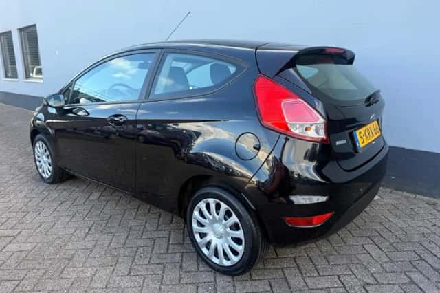Ford Fiesta (2013) thumbnail 3