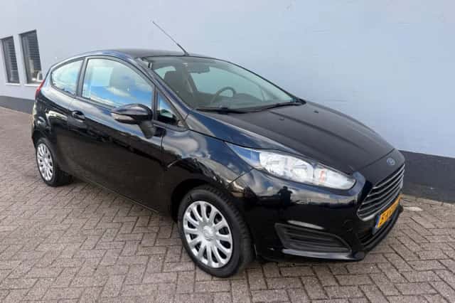 Ford Fiesta (2013) thumbnail 4
