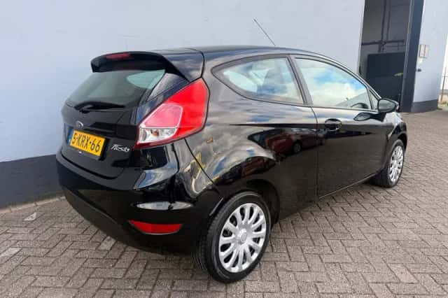 Ford Fiesta (2013) thumbnail 6