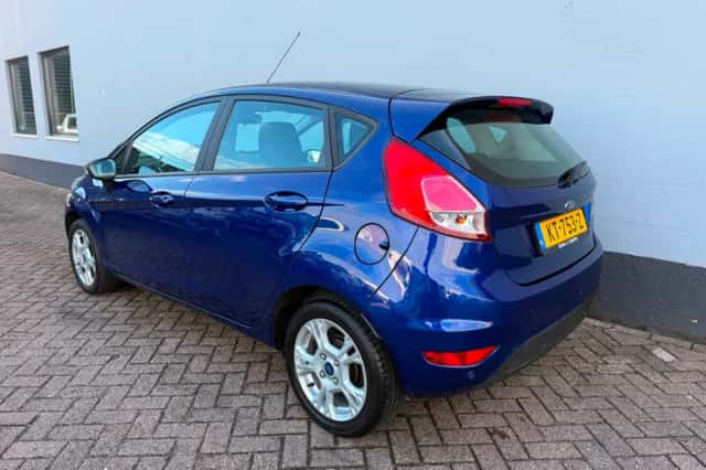 Ford Fiesta (2016) thumbnail 3