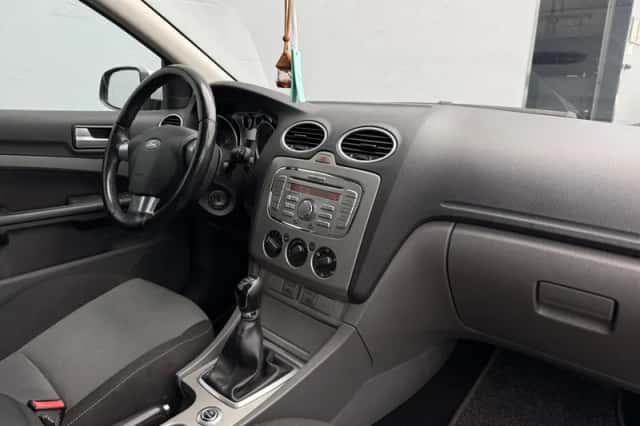 Ford Focus (2009) thumbnail 9