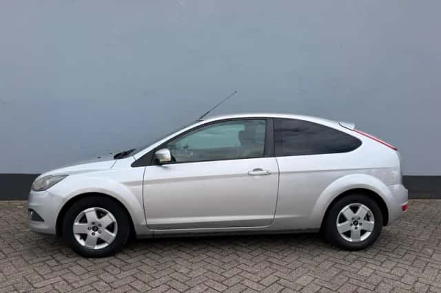 Ford Focus (2009) thumbnail 2