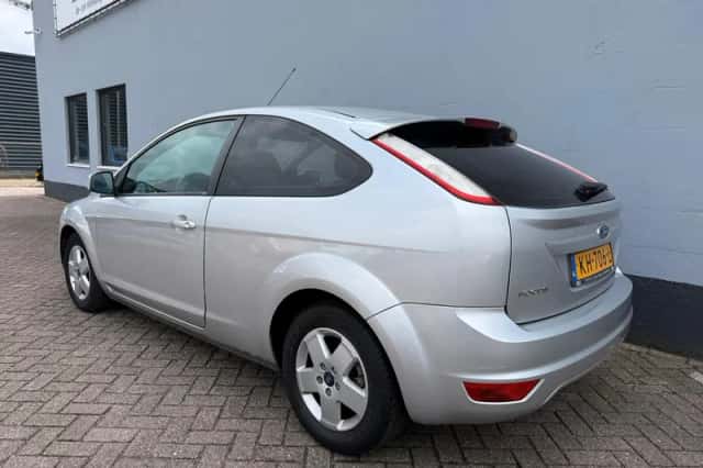 Ford Focus (2009) thumbnail 3