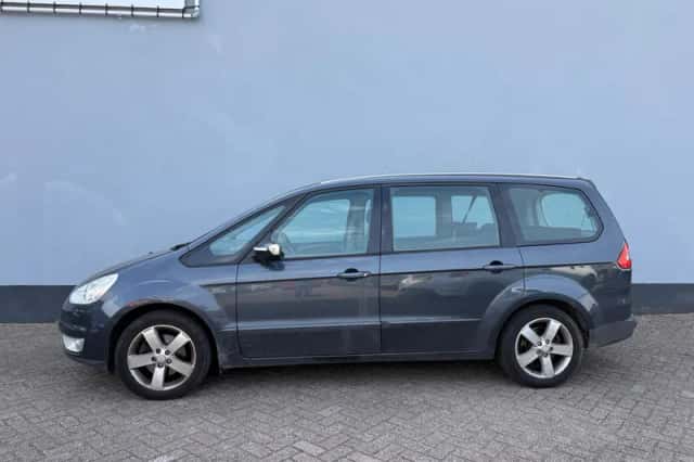 Ford Galaxy (2007) thumbnail 2