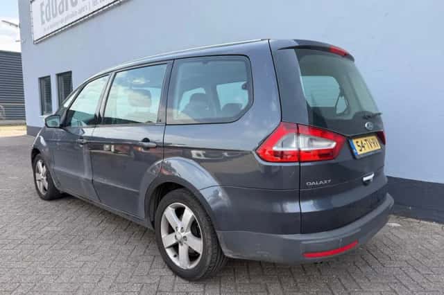 Ford Galaxy (2007) thumbnail 3