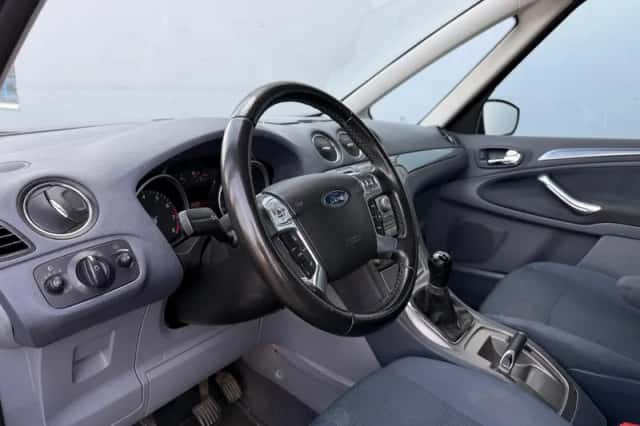 Ford Galaxy (2007) thumbnail 9
