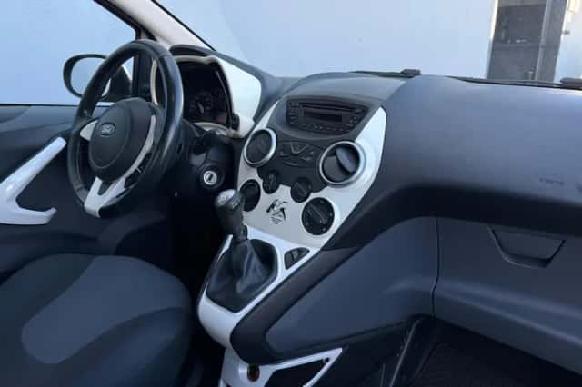 Ford Ka (2011) thumbnail 7