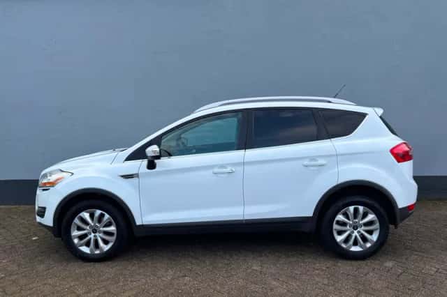 Ford Kuga (2012) thumbnail 2