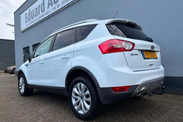 Ford Kuga (2012) thumbnail 3