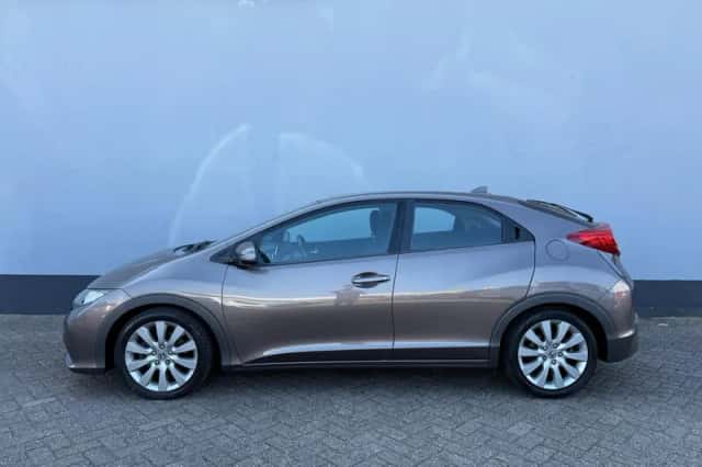 Honda Civic (2014) thumbnail 2