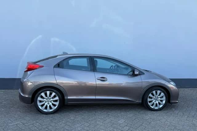 Honda Civic (2014) thumbnail 5