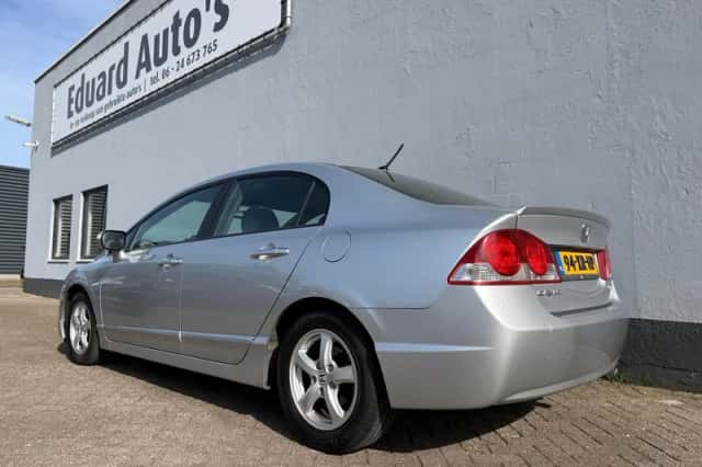 Honda Civic (2007) thumbnail 3
